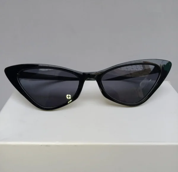 Black Retro Cat Eye